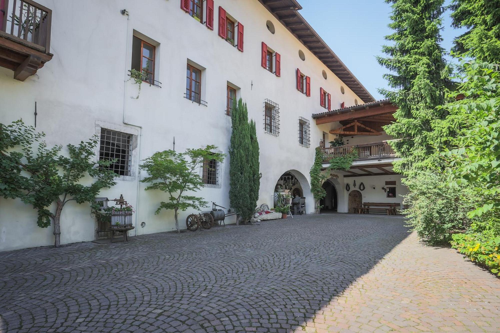 Ansitz Von Wohlgemuth Apartment Salorno Exterior photo